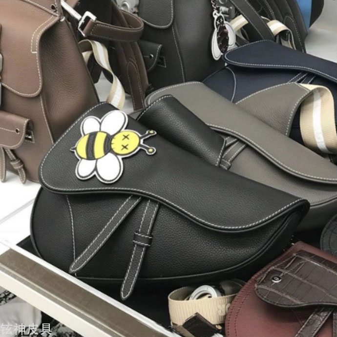 2019春Dior男款马鞍包