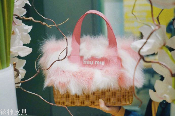 Miu Miu超级可爱的篮子包