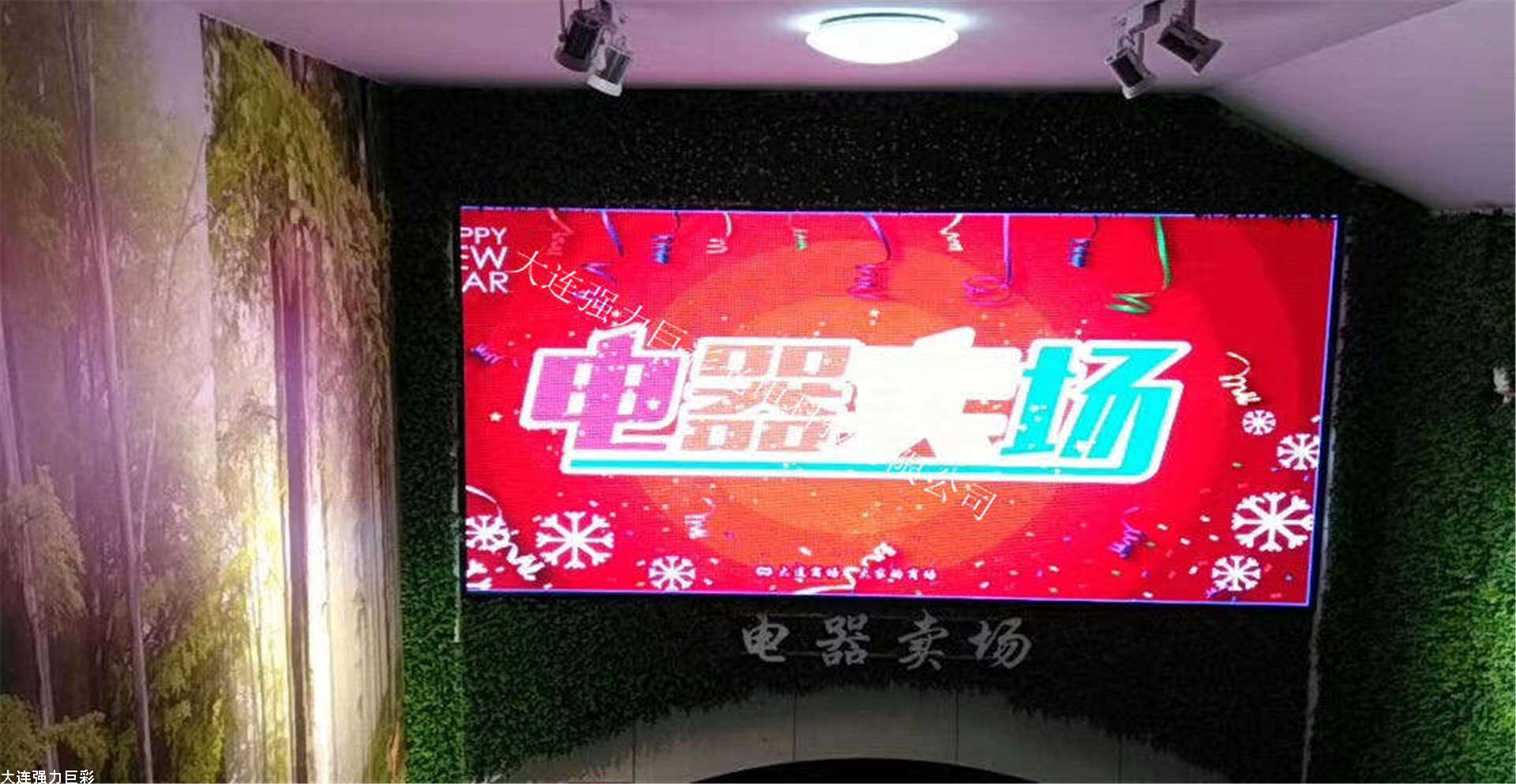 某電器賣(mài)場(chǎng)室內(nèi)Q4展示