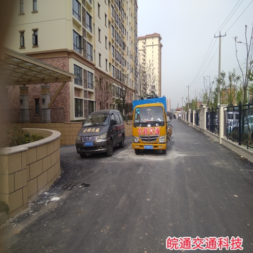 易景凱旋城三期地下車庫道路標(biāo)線施工