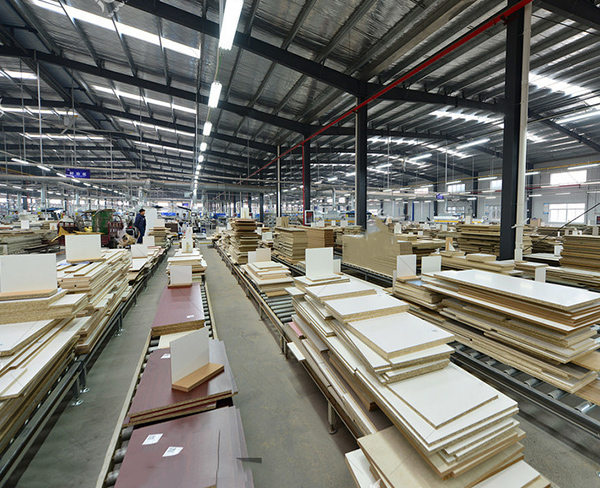 厂房内材料摆放