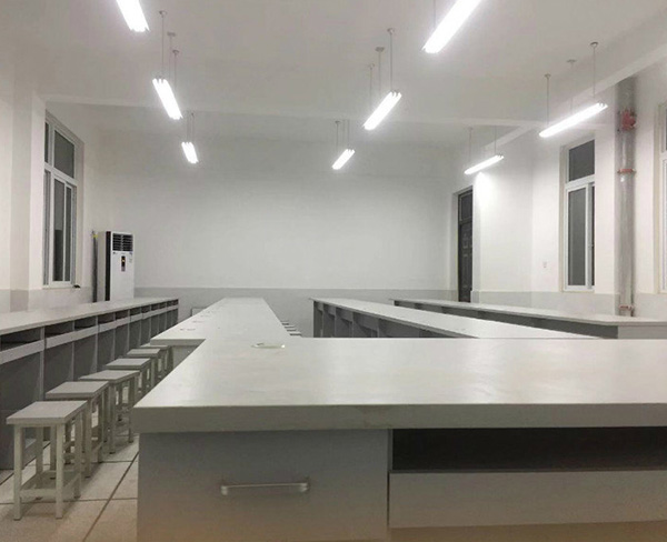 马鞍山姥桥中学小学微机房电脑桌