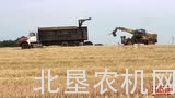 凯斯Steiger 325拖拉机配纽荷兰打捆机作业