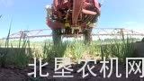 哈滴牵引式喷药机现场演示会