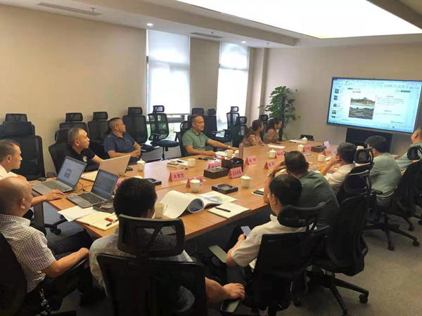 董事长陈辉受大足区张明常委及玉龙湖领导班子邀请与浩鑫集团公司胡总一行对龙水湖侏罗世界海洋主题公园进行现场选址，并就选址问题开展座谈会。