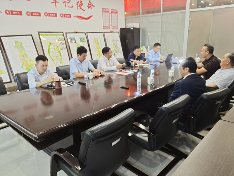 集团​董事长陈总、金夫人周总受大渡口余书记，钟副区长邀请考察拟建侏罗世界项目