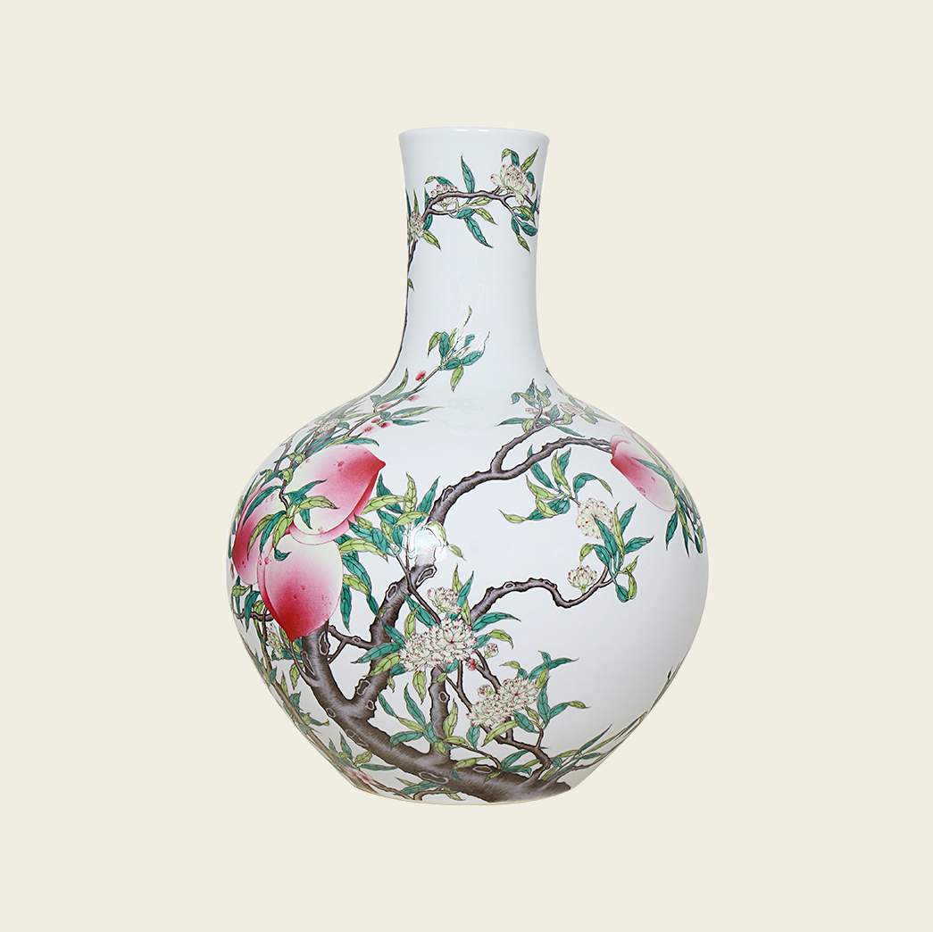 清·乾隆 粉彩九桃天球瓶