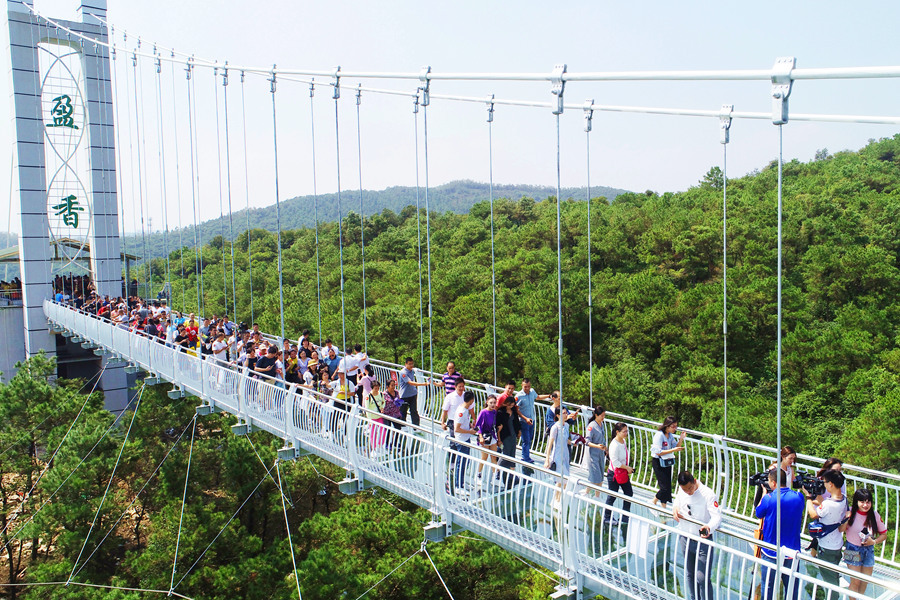 盈香生态园凌云飞渡玻璃桥一天游