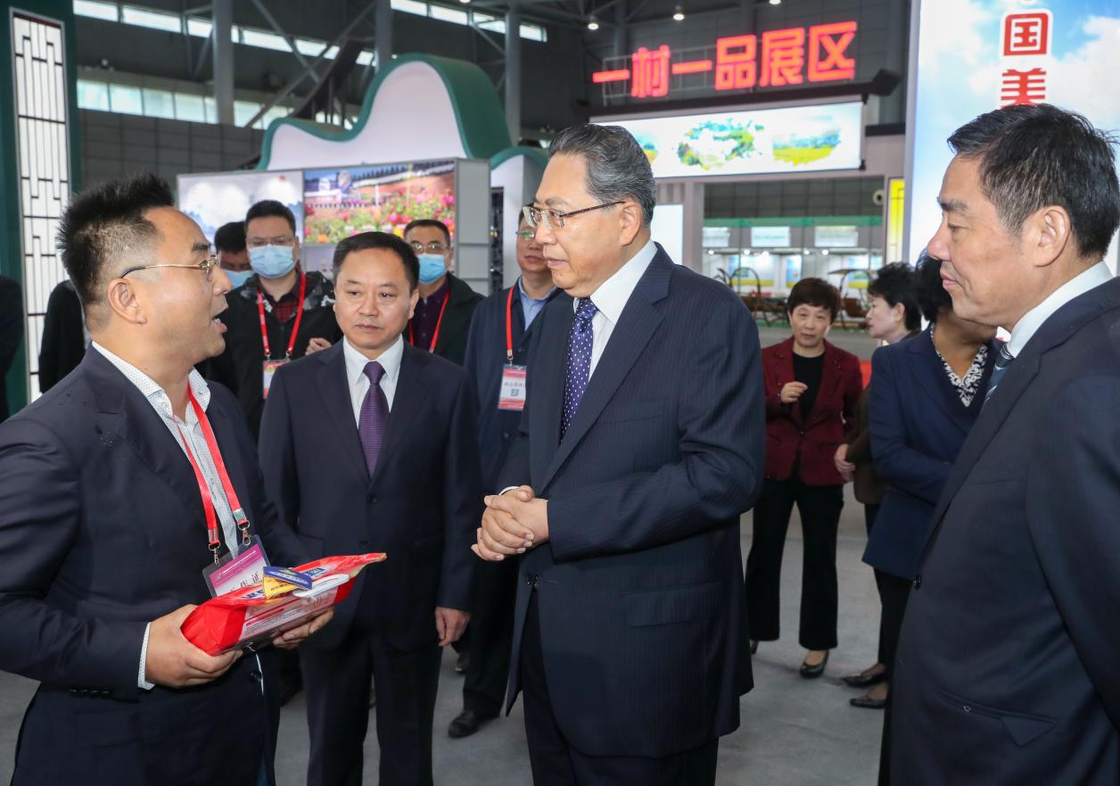 蒸谷米严伟龙：一碗蒸谷米，健康中国人