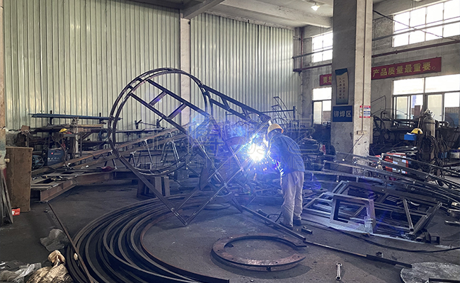 兢兢业业的金博人.jpg 2025年12月金博游艺游乐设备厂家发货情况.jpg