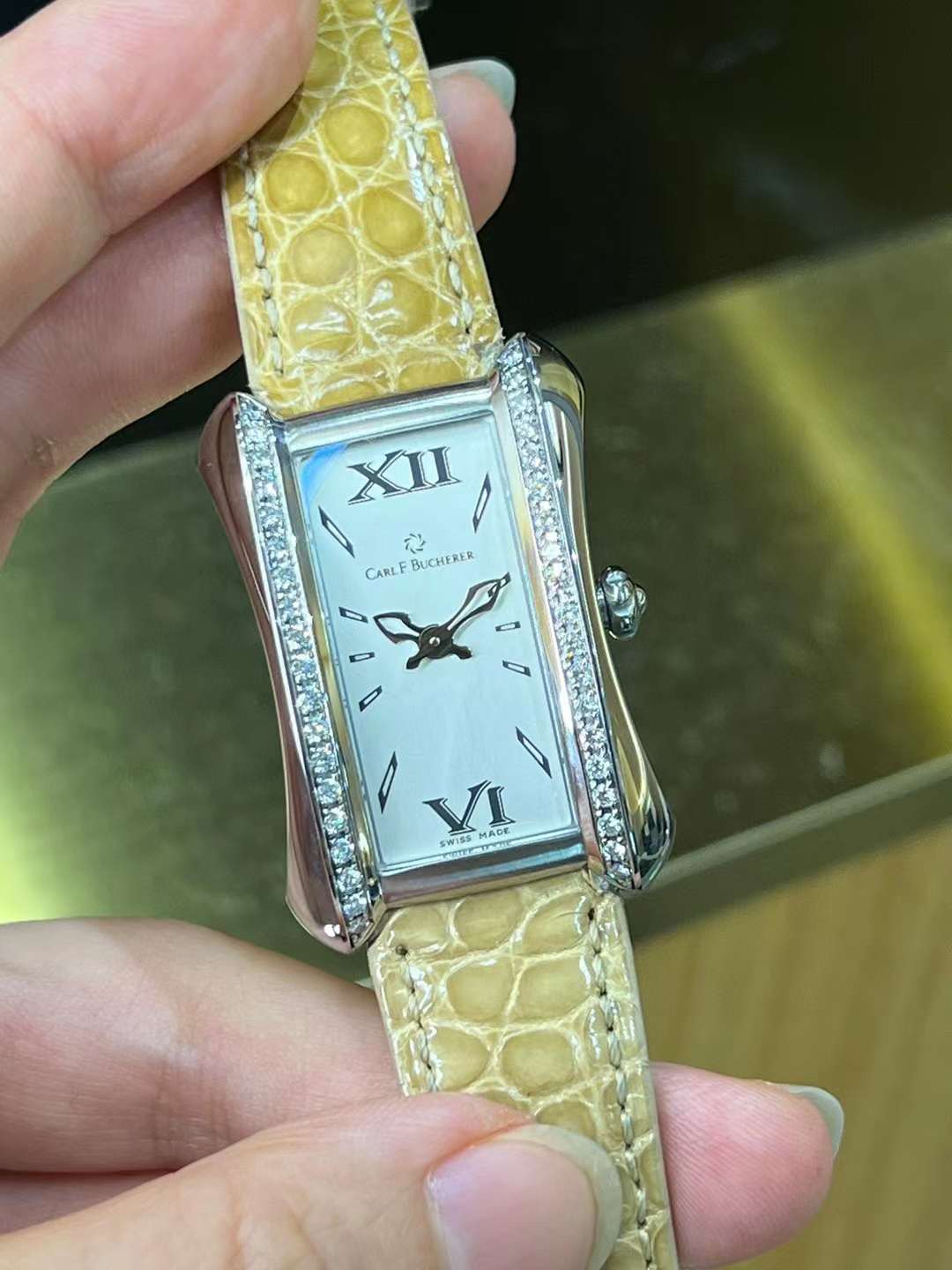 宝齐莱雅丽嘉Carl.F.Bucherer Alacria 10701 中号   原镶嵌满钻手表