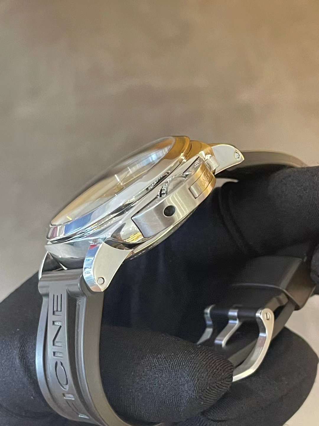 沛纳海系列：LUMINOR 1950型号：PAM00608机芯类型自动机械