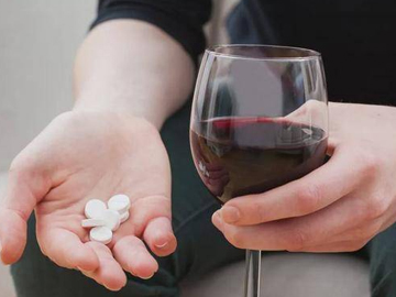 吃头孢为什么不能喝酒？