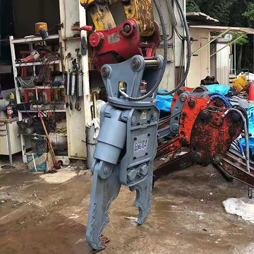 小挖機(jī)雙缸拆除剪日本安裝現(xiàn)場(chǎng)